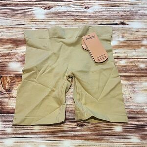 Shapermint Essentials All Day Every Day Mid-Waisted Shaper Short